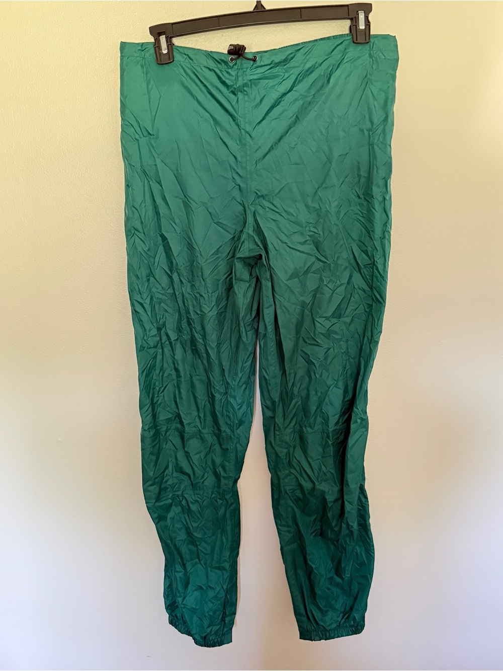 Campmor Lightweight Green Rain Water Resistant Pants with Zipper Pouch